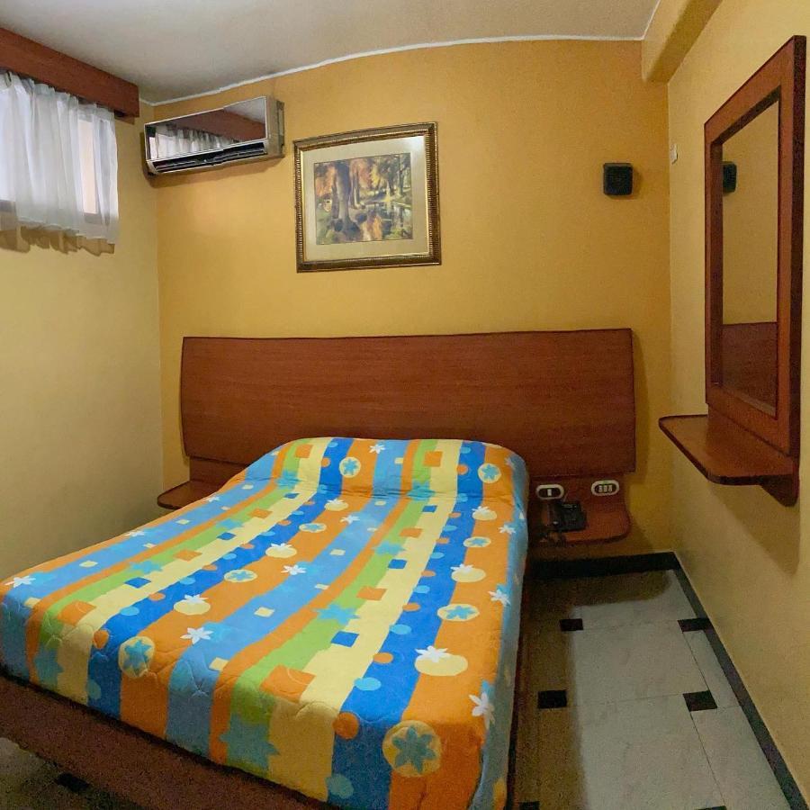 Hostal Montesa Guayaquil Buitenkant foto