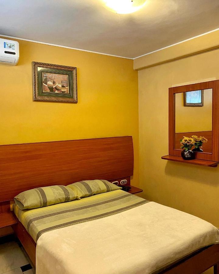 Hostal Montesa Guayaquil Buitenkant foto