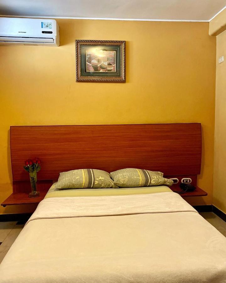 Hostal Montesa Guayaquil Buitenkant foto